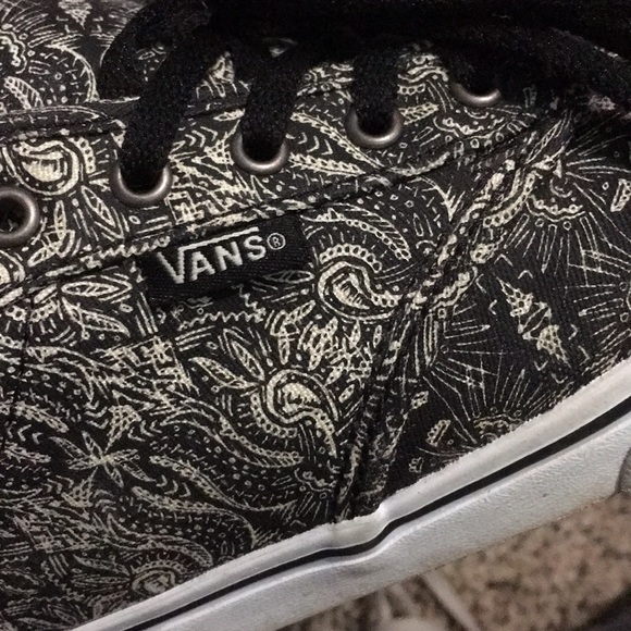 Vans - Picture 3 of 4